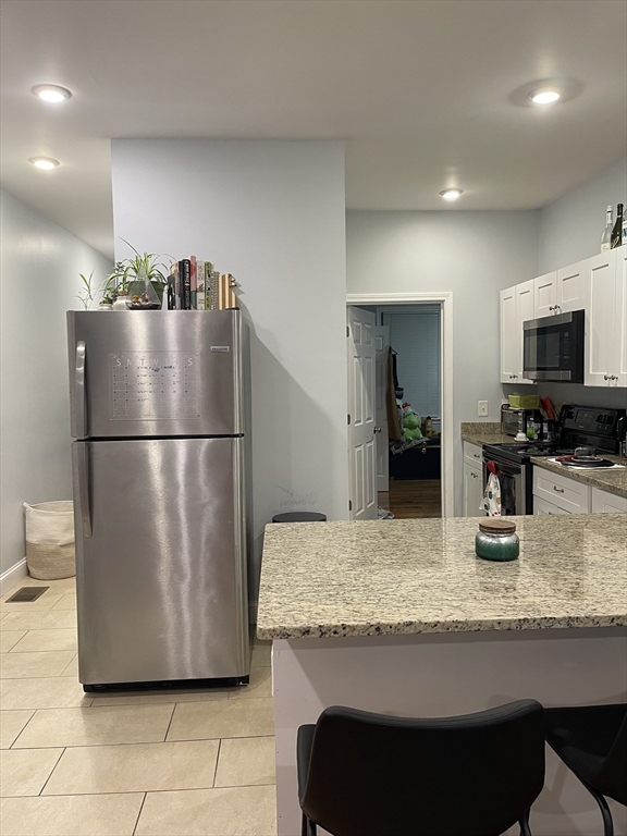 3 bed, 3 bath apartment for rent at 36 Gordon Unit 1, Waltham — photo 2 of 13