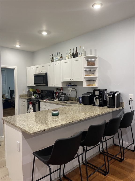3 bed, 3 bath apartment for rent at 36 Gordon Unit 1, Waltham — photo 4 of 13