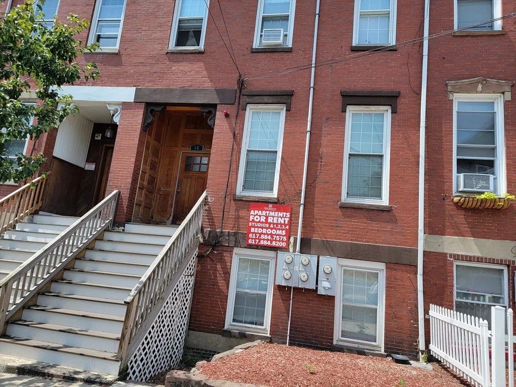 1 bed, 1 bath apartment for rent at 36 Hawthorne St Unit 3, Chelsea