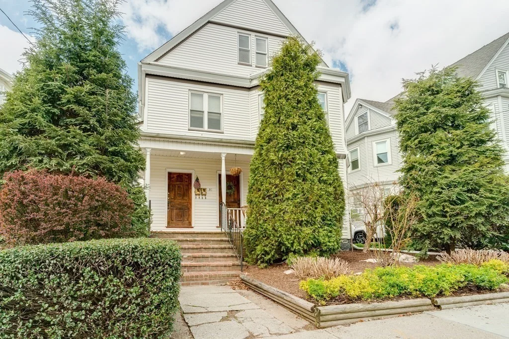 1 bed, 1 bath apartment for rent at 36 Hewlett St Unit 1, Roslindale — photo 1 of 13