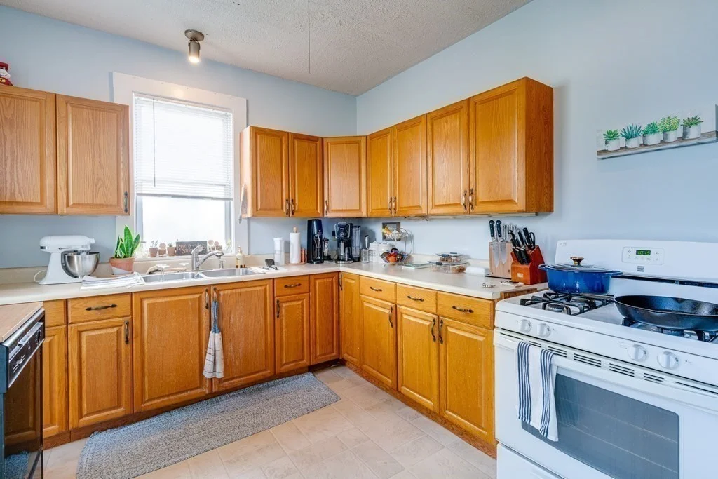 1 bed, 1 bath apartment for rent at 36 Hewlett St Unit 1, Roslindale — photo 7 of 13