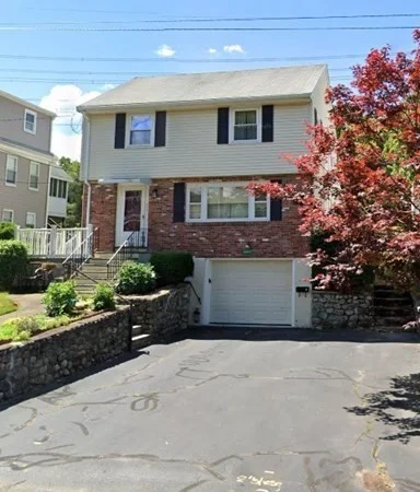 3 bed, 2 bath apartment for rent at 36 Howland St, Needham Junction