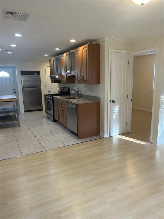 2 bed, 1 bath apartment for rent at 36 Hunting St Unit 2, East Cambridge — photo 5 of 19