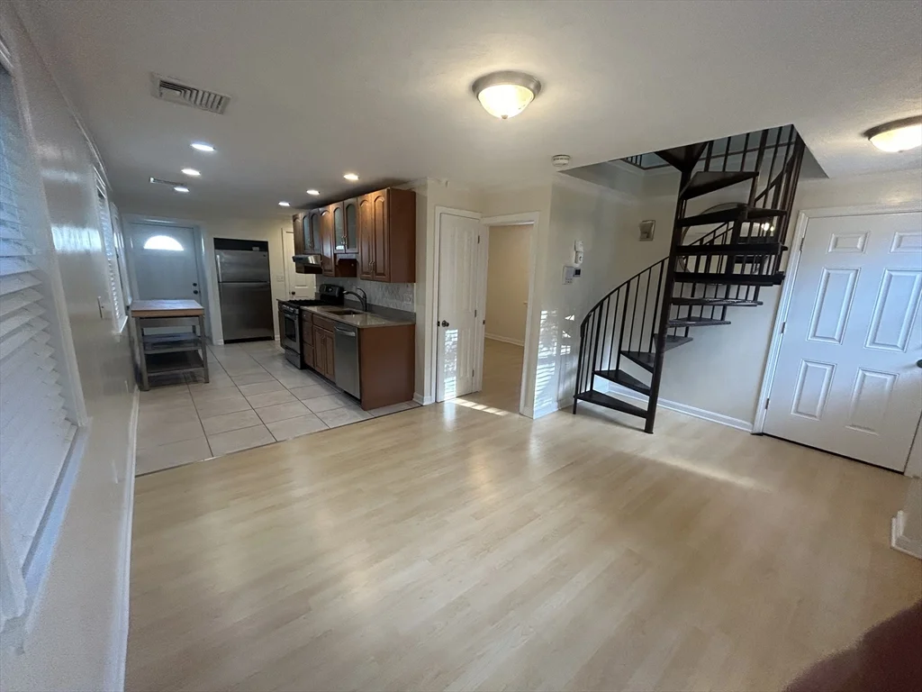 2 bed, 1 bath apartment for rent at 36 Hunting St Unit 2, East Cambridge — photo 4 of 19