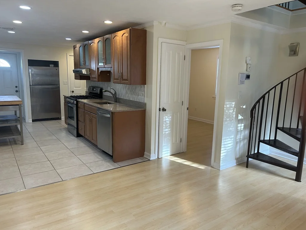 2 bed, 1 bath apartment for rent at 36 Hunting St Unit 2, East Cambridge — photo 6 of 19
