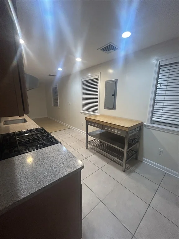 2 bed, 1 bath apartment for rent at 36 Hunting St Unit 2, East Cambridge — photo 2 of 19