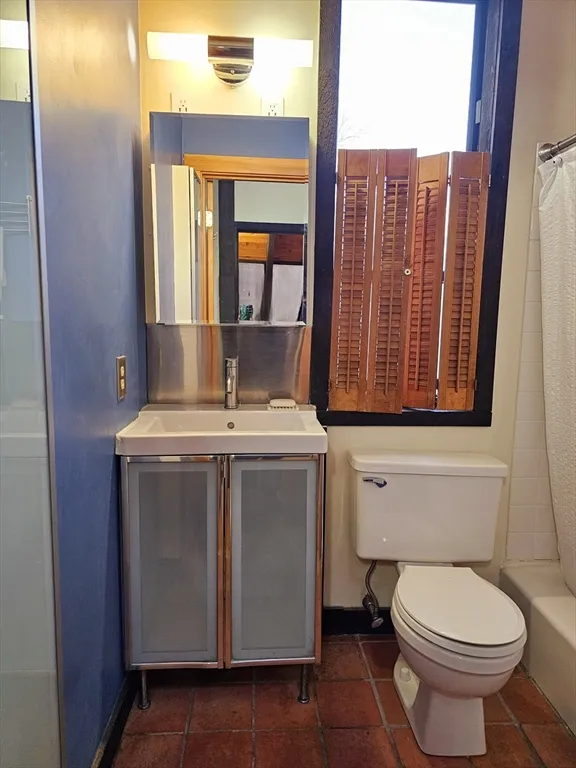 3 bed, 2 bath apartment for rent at 36 Irving St Unit 7, Mid-Cambridge — photo 11 of 15
