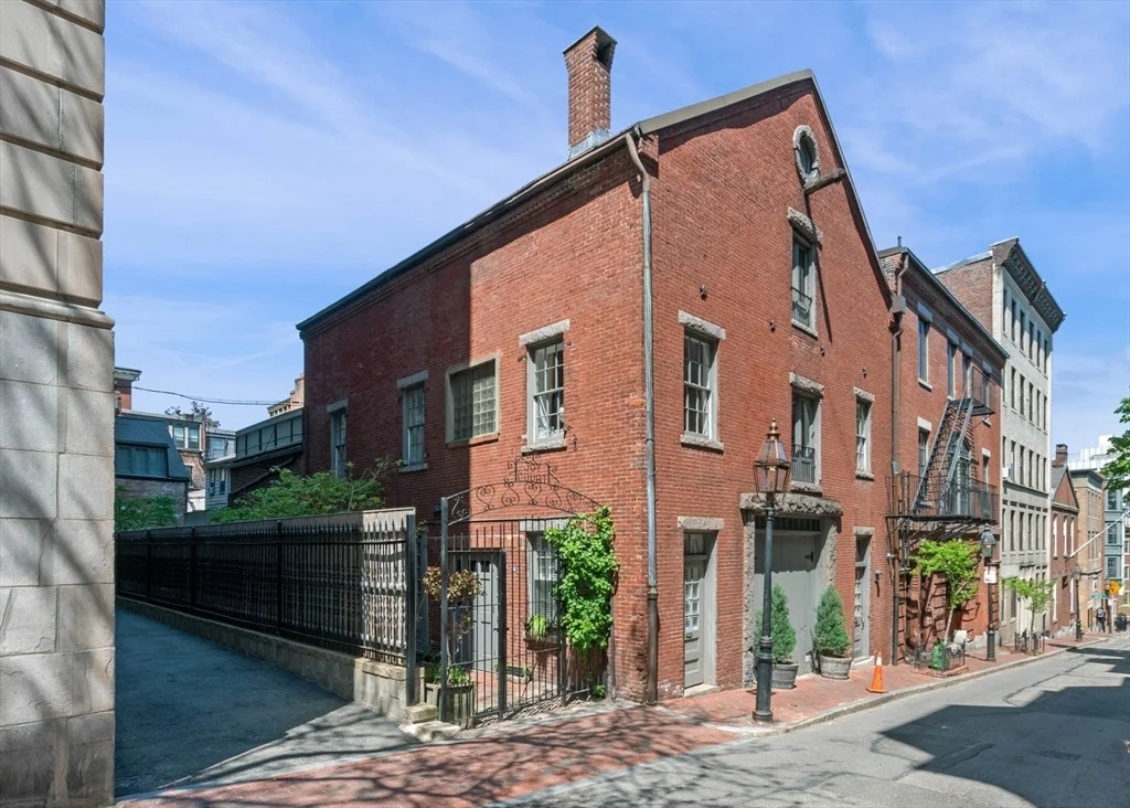Studio bed, 1 bath apartment for rent at 36 Joy St Unit F2, Beacon Hill — photo 11 of 17