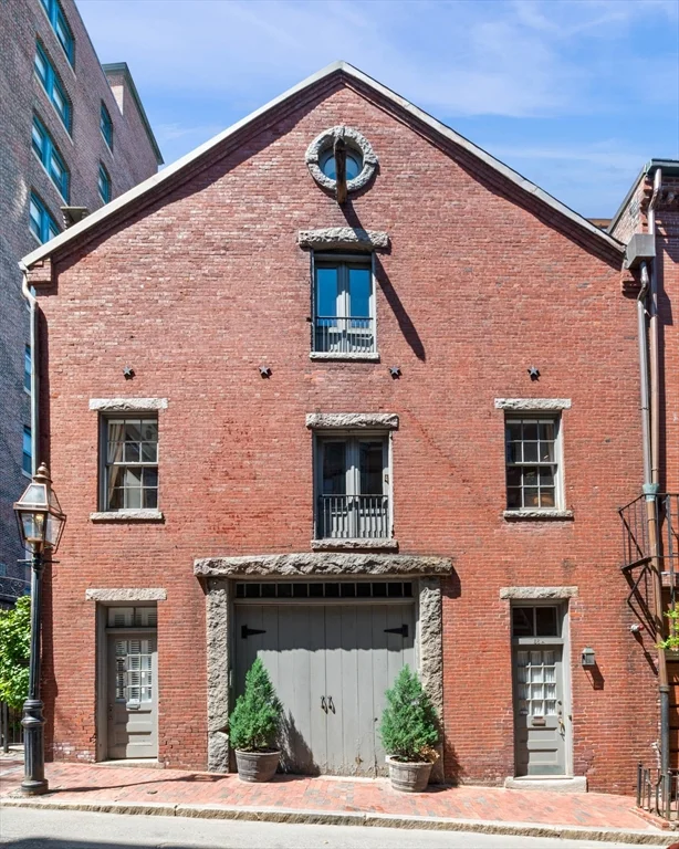 Studio bed, 1 bath apartment for rent at 36 Joy St Unit F2, Beacon Hill