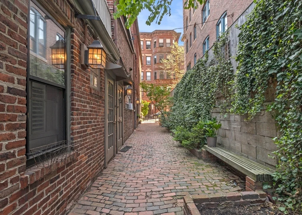 Studio bed, 1 bath apartment for rent at 36 Joy St Unit F2, Beacon Hill — photo 16 of 17