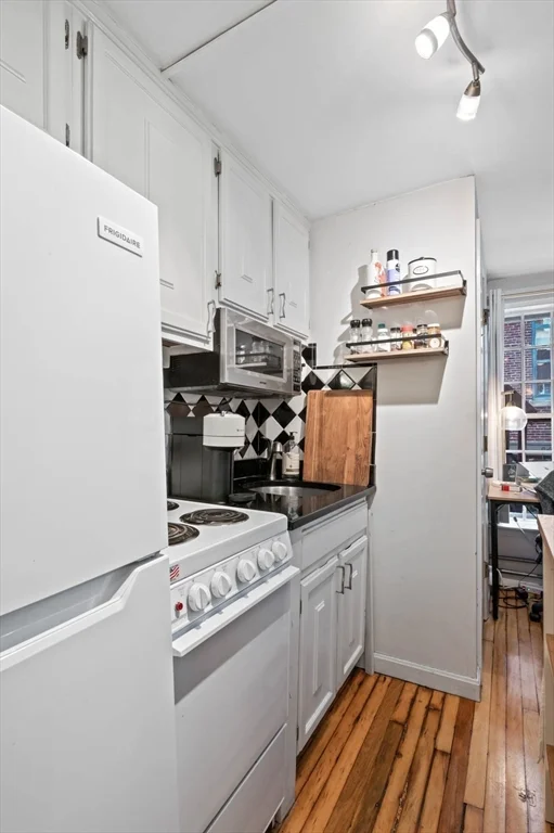 Studio bed, 1 bath apartment for rent at 36 Joy St Unit F2, Beacon Hill — photo 7 of 17