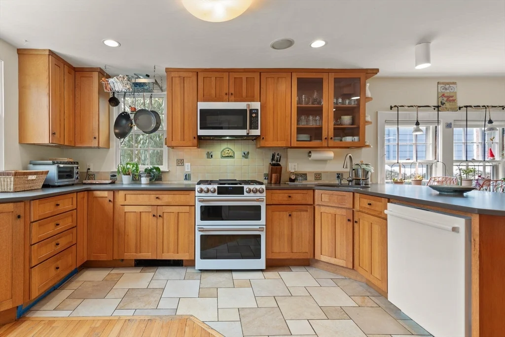3 bed, 2 bath apartment for rent at 36 Joyce Rd, Medford — photo 13 of 29
