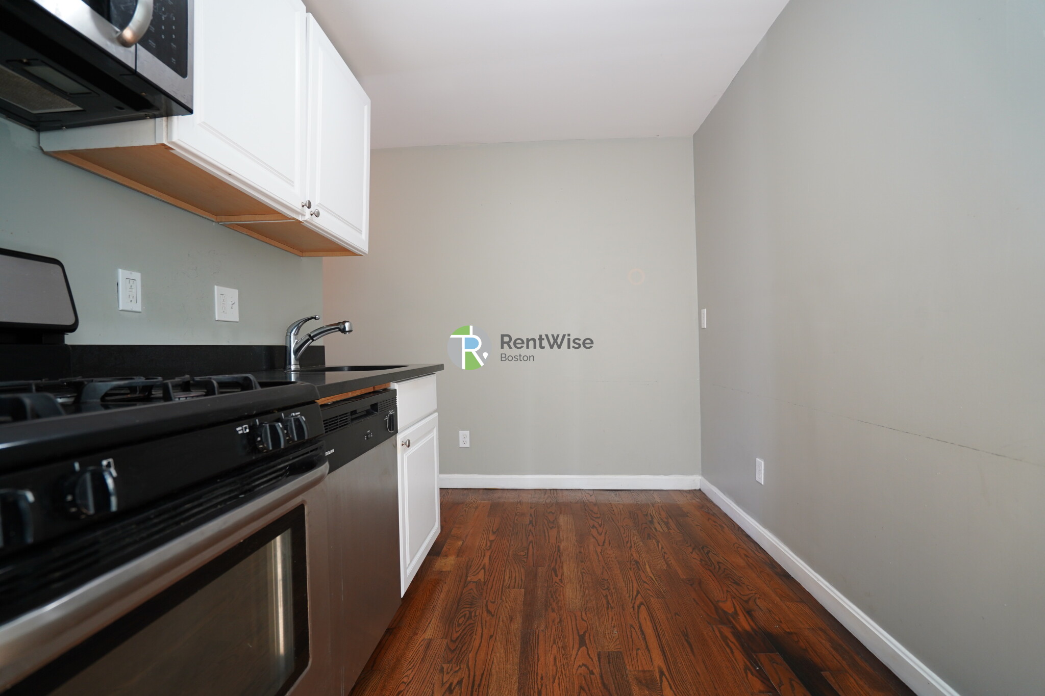 1 bed, 1 bath apartment for rent at 36 L St Unit 1, South Boston — photo 2 of 15