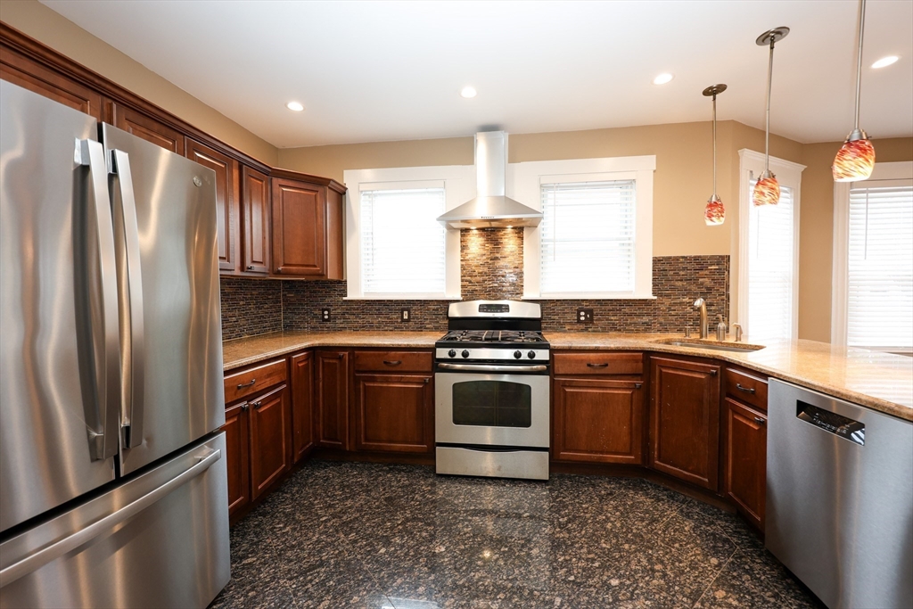 2 bed, 2 bath apartment for rent at 36 Lancaster St Unit 1, Quincy — photo 4 of 31