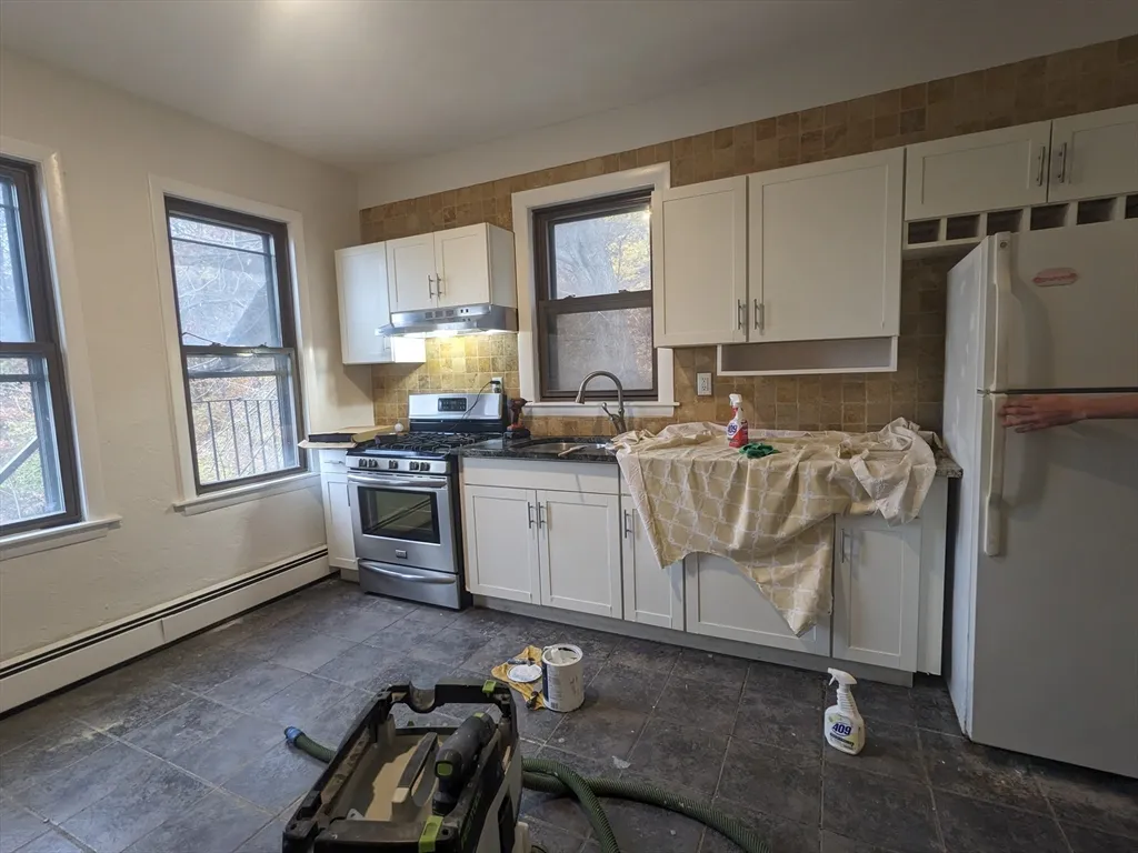 3 bed, 1 bath apartment for rent at 36 Leyden St Unit 2, East Boston — photo 3 of 9