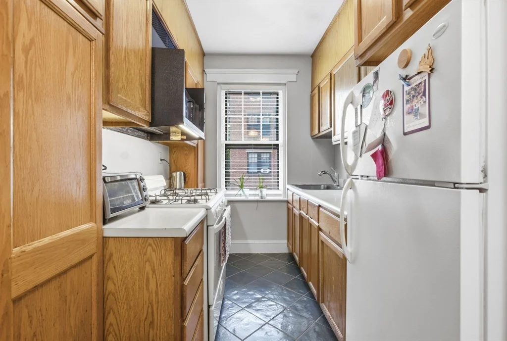 2 bed, 1 bath apartment for rent at 36 Linnaean St Unit 2, Neighborhood Nine — photo 7 of 11