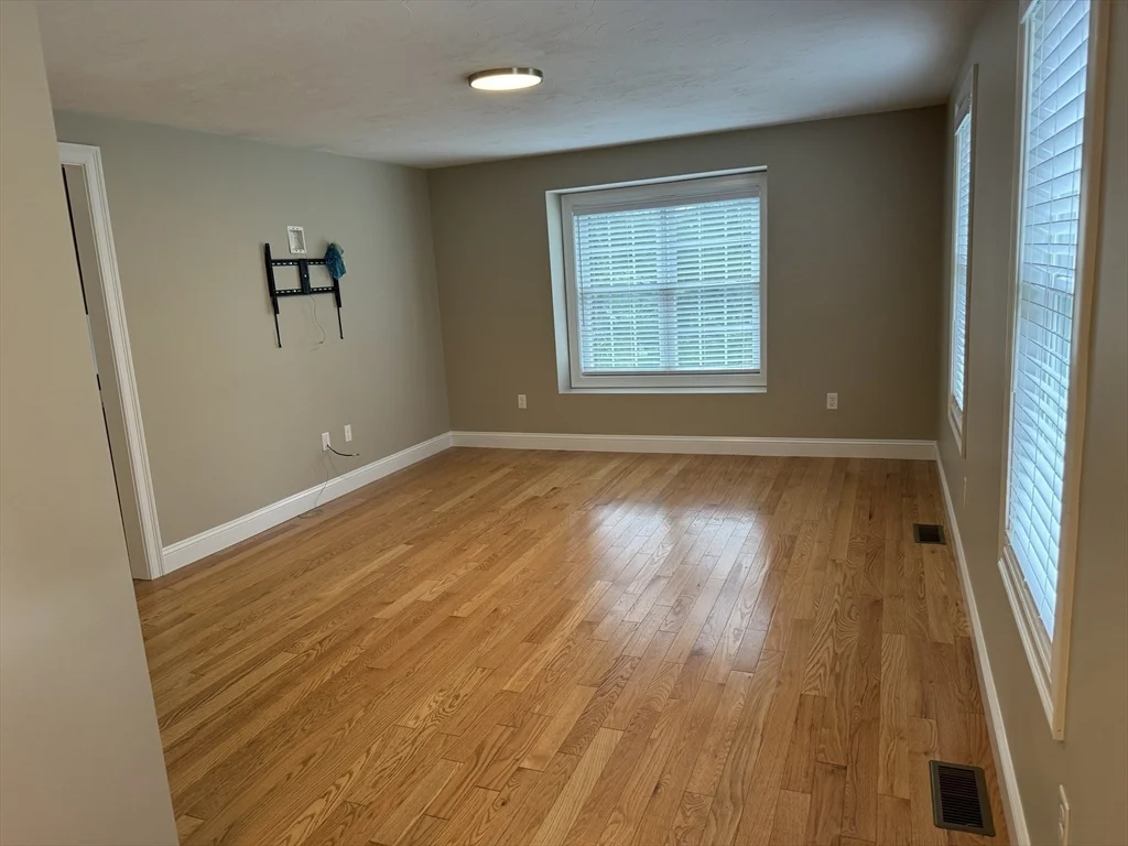 3 bed, 1 bath apartment for rent at 36 Lisa Ave, Plymouth — photo 22 of 25
