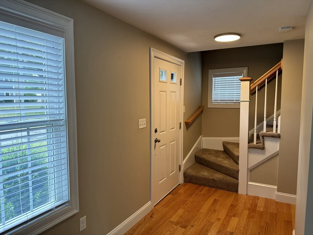 3 bed, 1 bath apartment for rent at 36 Lisa Ave, Plymouth — photo 10 of 25