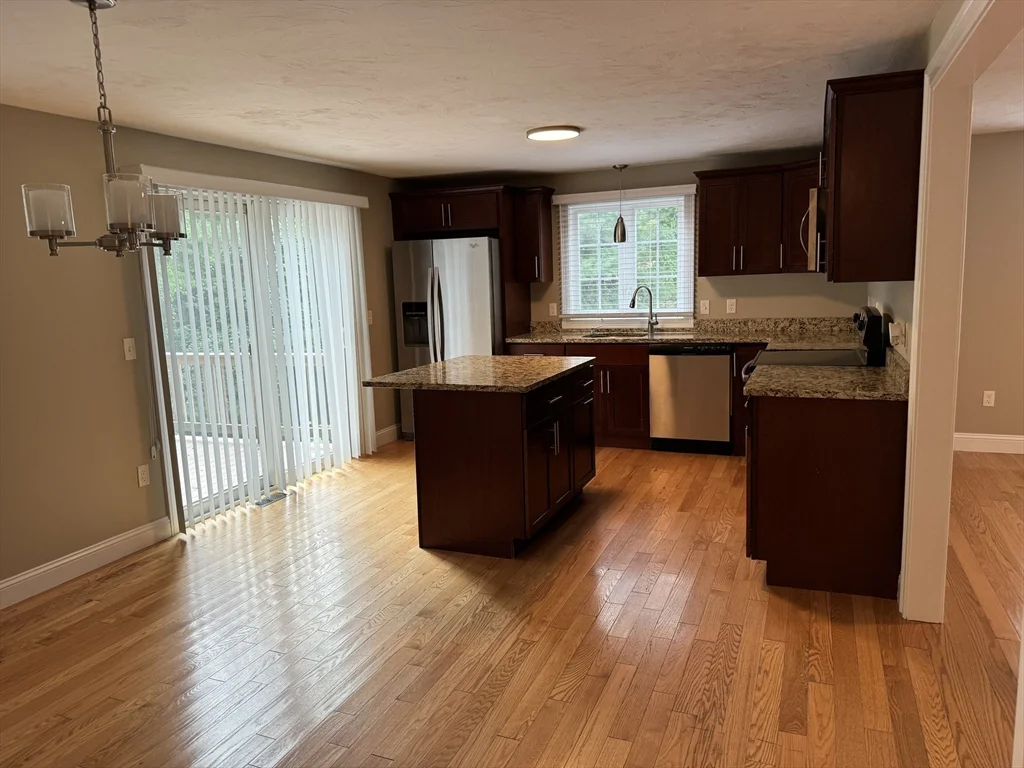 3 bed, 1 bath apartment for rent at 36 Lisa Ave, Plymouth — photo 6 of 25