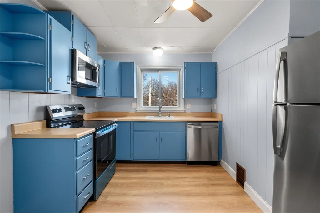3 bed, 1 bath apartment for rent at 36 Marshall St Unit 2, Winthrop — photo 4 of 19