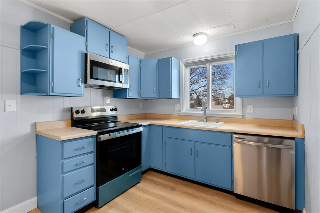 3 bed, 1 bath apartment for rent at 36 Marshall St Unit 2, Winthrop
