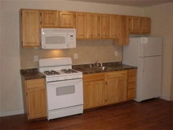 1 bed, 1 bath apartment for rent at 36 Mass Ave Unit 1R, Quincy — photo 3 of 8