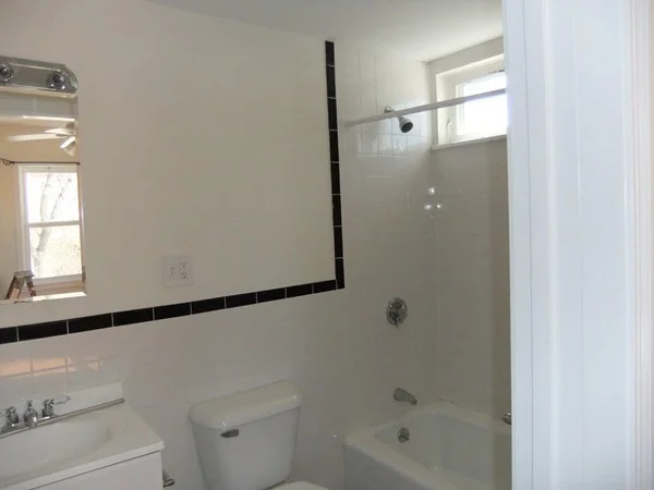 1 bed, 1 bath apartment for rent at 36 Mass Ave Unit 1R, Quincy — photo 6 of 8
