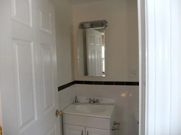 1 bed, 1 bath apartment for rent at 36 Mass Ave Unit 1R, Quincy — photo 7 of 8