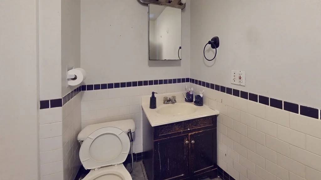 3 bed, 1 bath apartment for rent at 36 Mozart Unit 3, Jamaica Plain — photo 3 of 4