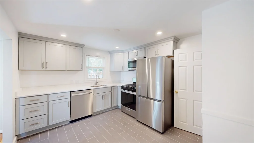 3 bed, 1 bath apartment for rent at 36 Nash St Unit 36, Bemis — photo 4 of 22