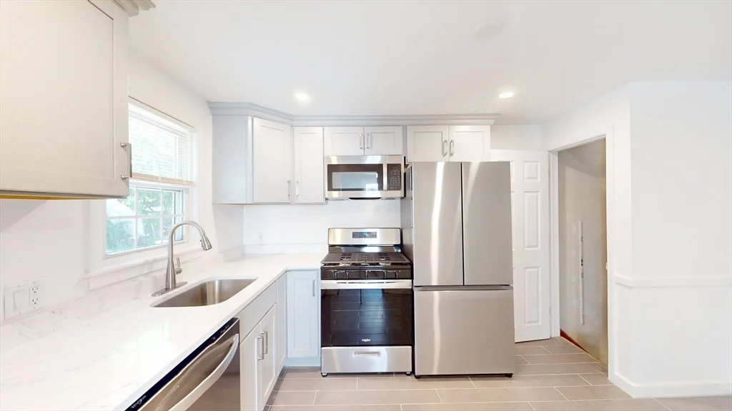 3 bed, 1 bath apartment for rent at 36 Nash St Unit 36, Bemis — photo 3 of 22
