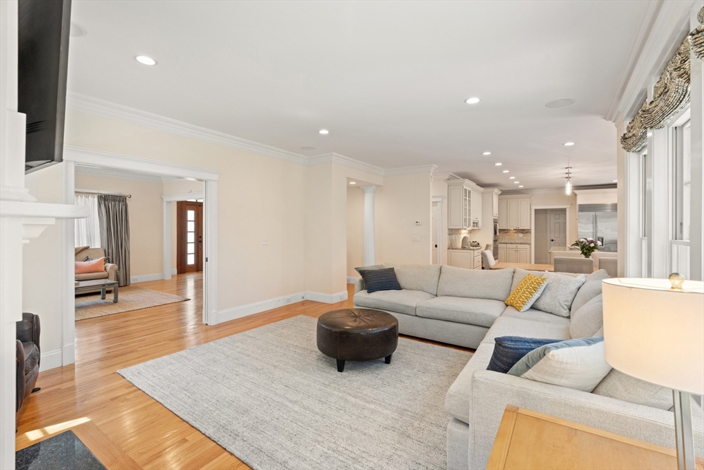 6 bed, 4+ bath apartment for rent at 36 Normandy Rd, Lexington — photo 5 of 32