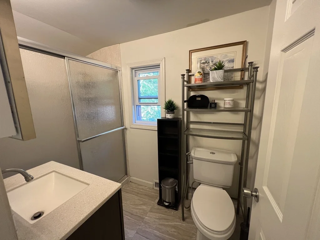 4 bed, 2 bath apartment for rent at 36 Oak Cliff Rd, East Weymouth — photo 15 of 40