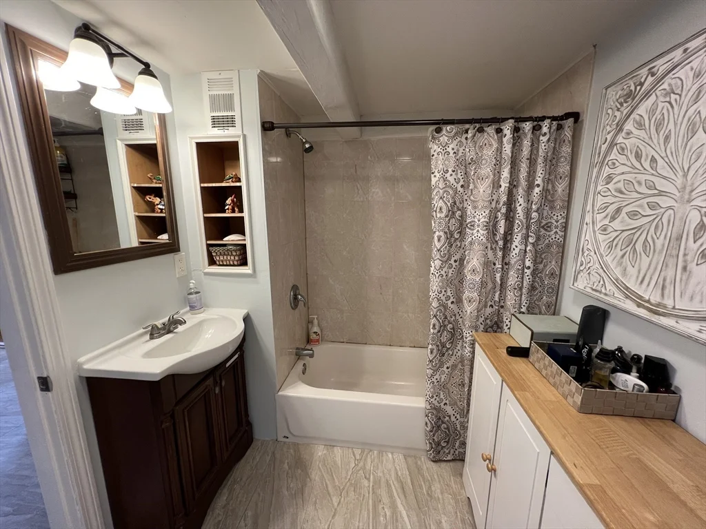 4 bed, 2 bath apartment for rent at 36 Oak Cliff Rd, East Weymouth — photo 13 of 40
