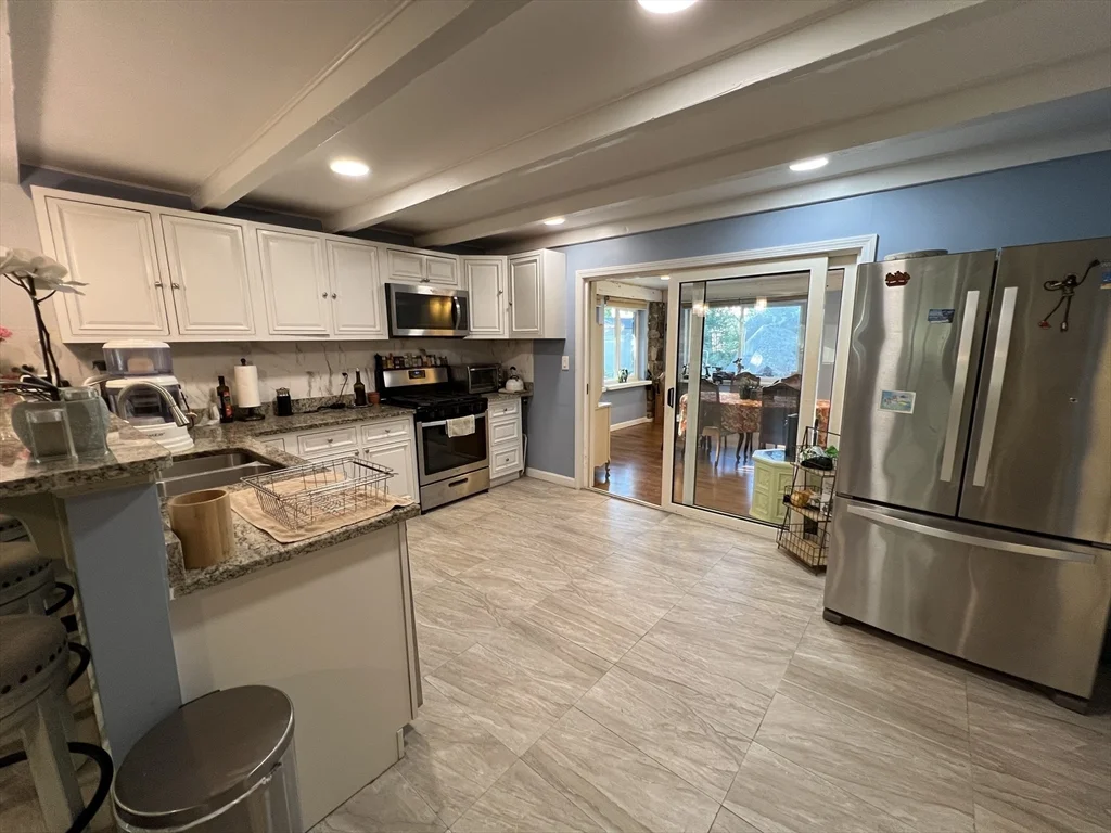 4 bed, 2 bath apartment for rent at 36 Oak Cliff Rd, East Weymouth — photo 2 of 40