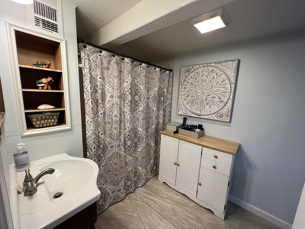 4 bed, 2 bath apartment for rent at 36 Oak Cliff Rd, East Weymouth — photo 11 of 40