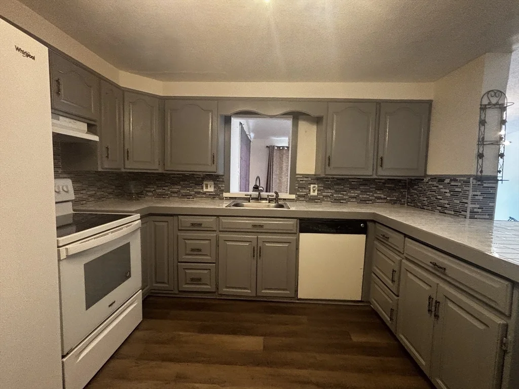 4 bed, 2 bath apartment for rent at 36 Oconnell St, East Springfield — photo 5 of 14