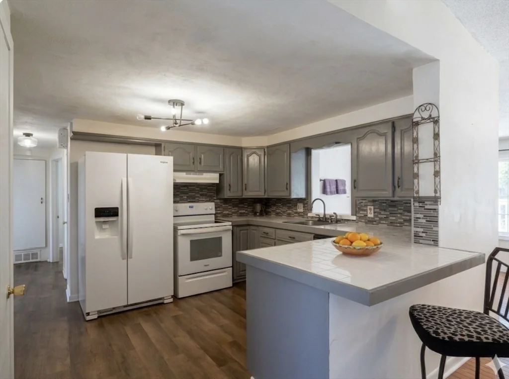 4 bed, 2 bath apartment for rent at 36 Oconnell St, East Springfield — photo 3 of 14