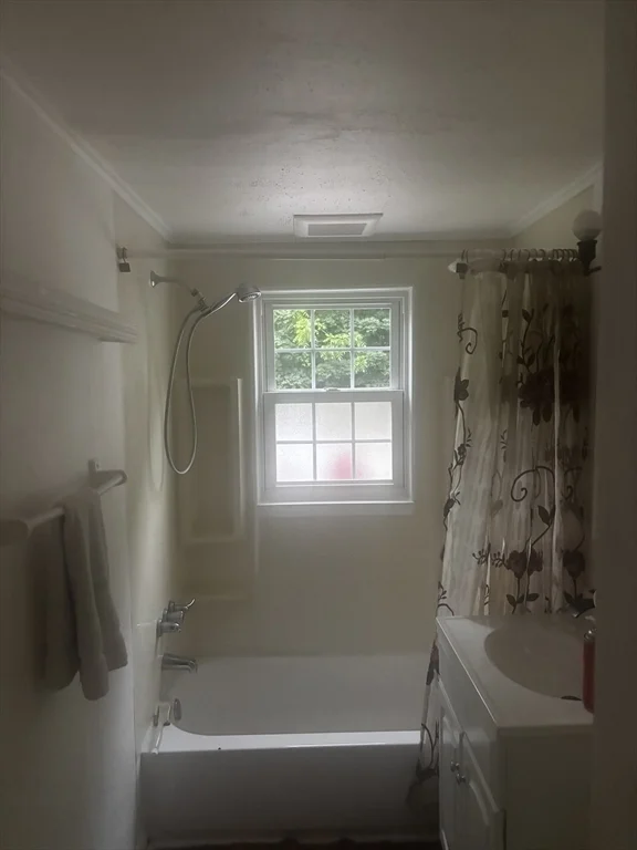4 bed, 2 bath apartment for rent at 36 Oconnell St, East Springfield — photo 12 of 14