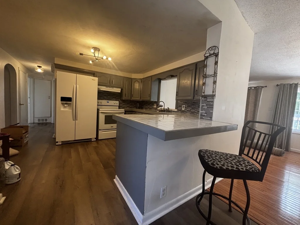4 bed, 2 bath apartment for rent at 36 Oconnell St, East Springfield — photo 6 of 14