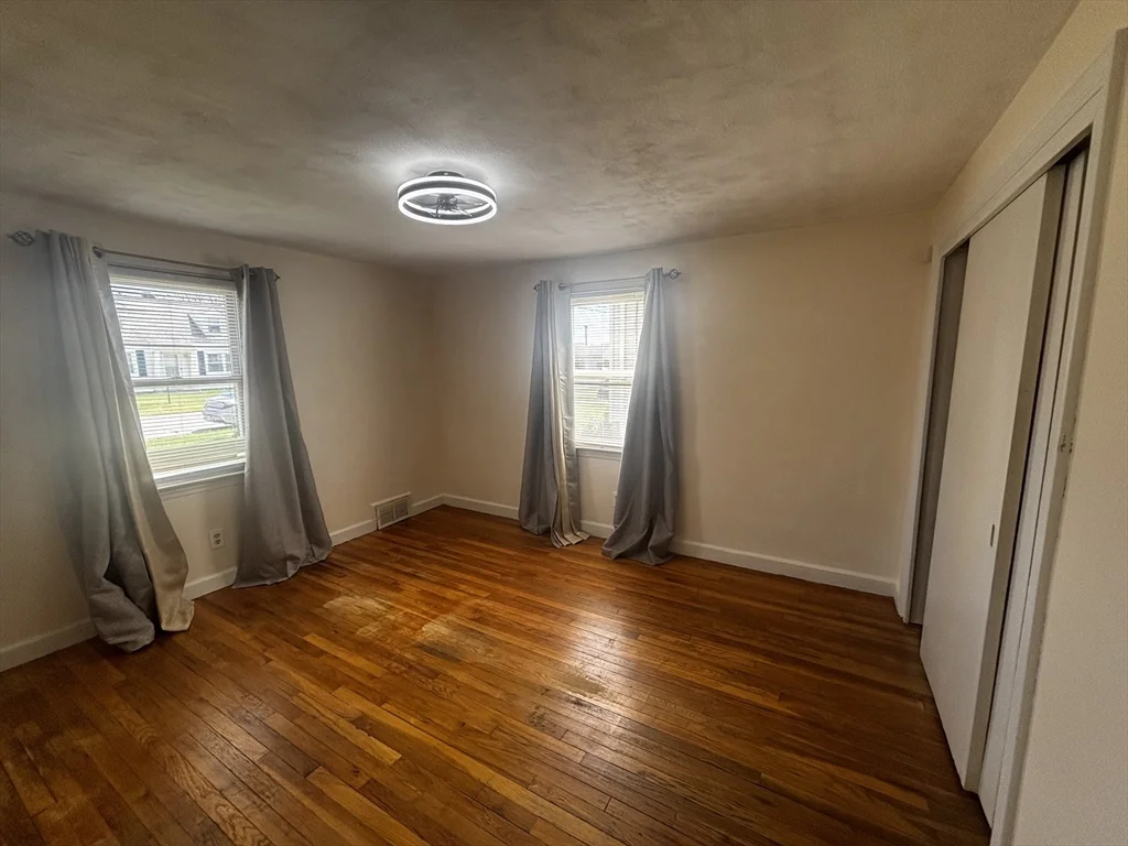 4 bed, 2 bath apartment for rent at 36 Oconnell St, East Springfield — photo 14 of 14
