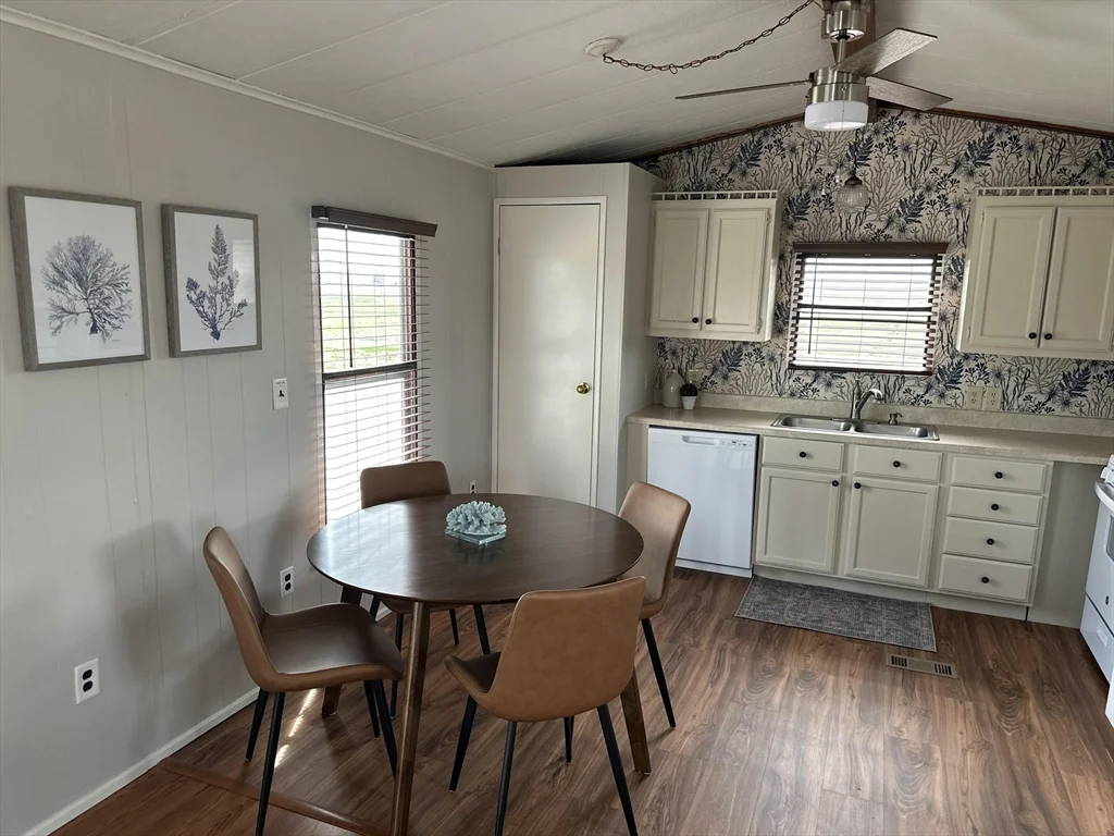 2 bed, 1 bath apartment for rent at 36 Old Point Rd Unit WINTER, Plum Island — photo 5 of 21