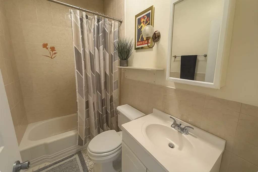 2 bed, 1 bath apartment for rent at 36 Orkney Rd Unit 3, Brighton — photo 4 of 7