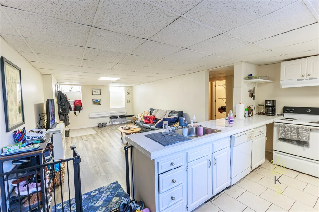 2 bed, 1 bath apartment for rent at 36 Park St Unit B10, Coolidge Corner — photo 2 of 11