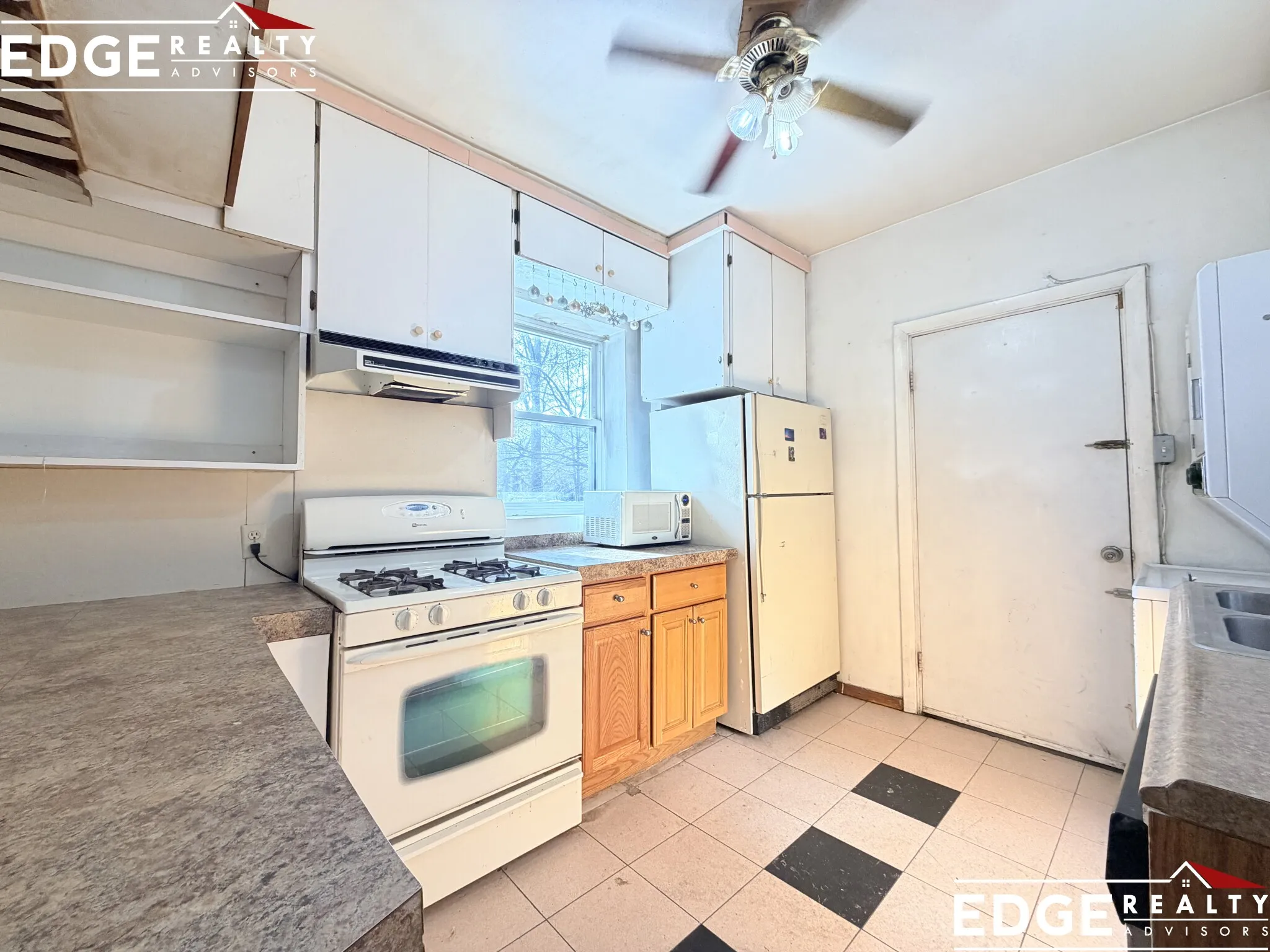 4 bed, 2 bath apartment for rent at 36 Park Vale Ave Unit 3, Brighton — photo 2 of 12