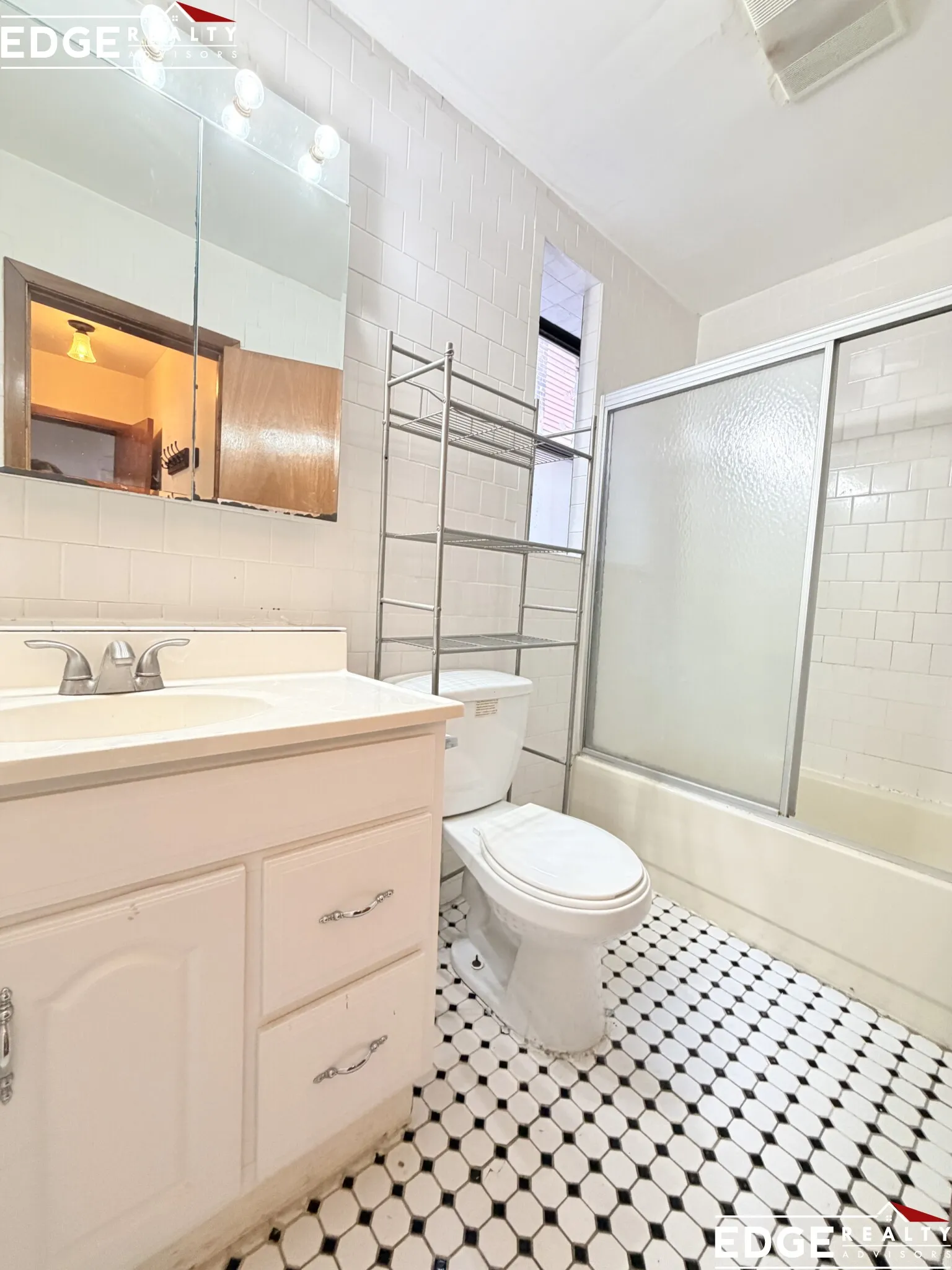 4 bed, 2 bath apartment for rent at 36 Park Vale Ave Unit 3, Brighton — photo 8 of 12