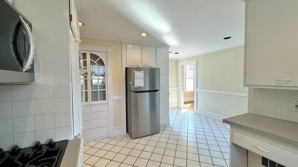2 bed, 1 bath apartment for rent at 36 Pond St Unit 2, Marblehead — photo 7 of 15