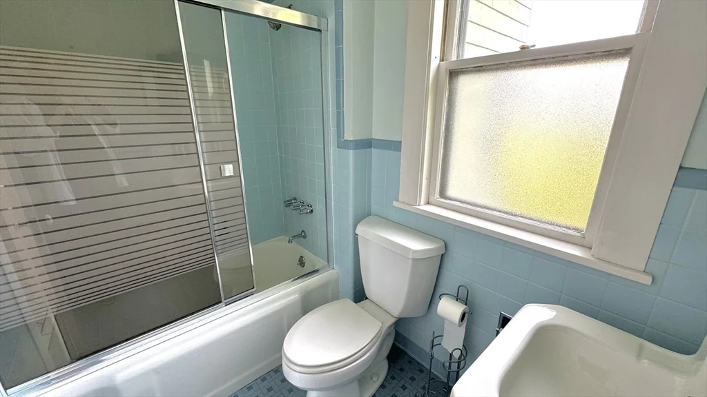 2 bed, 1 bath apartment for rent at 36 Pond St Unit 2, Marblehead — photo 15 of 15