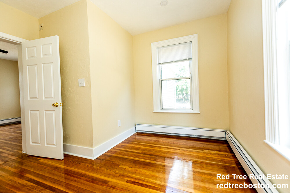 5 bed, 2 bath apartment for rent at 36 Pratt St Unit House, Allston — photo 8 of 14