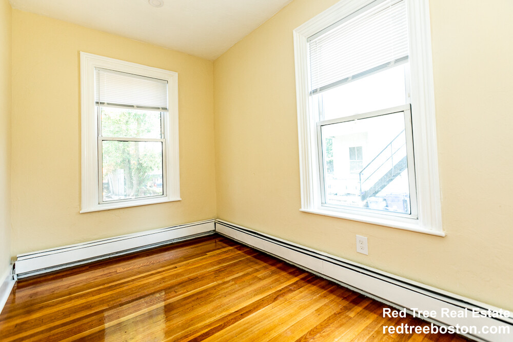 5 bed, 2 bath apartment for rent at 36 Pratt St Unit House, Allston — photo 9 of 14